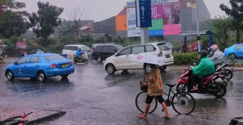 BMKG menyebut saat ini Kota Tangsel tengah memasuki musim peralihan dari musim kemarau ke musim hujan.(Dra)
