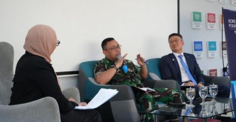 Direktur Teknologi dan Industri Pertahanan Kementerian Pertahanan Marsekal Pertama Dedy Laksmono menjadi pembicara dalam lokakarya bertajuk “Advancing Indonesia and South Korea’s Defence Industry Collaboration” di Jakarta. Foto : Ist