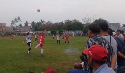 Duel Putra Selatan vs Nayla A menyita perhatian penonton.(Foto: Red/tangselpos.id).