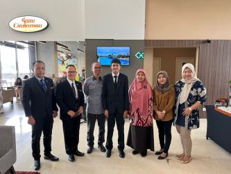 Jajaran Direksi Tuscany Boutique Hotel bersama KPAA dan perwakilan dari SMK saat foto bersama. Foto : Ist