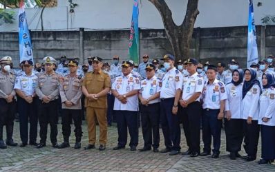 Meski tidak ada rekaya lalulintas dalam kegiatan Tangsel Bersholawat, namun Dishub Kota Tangsel berjaga atur lalul lintas.(dra)