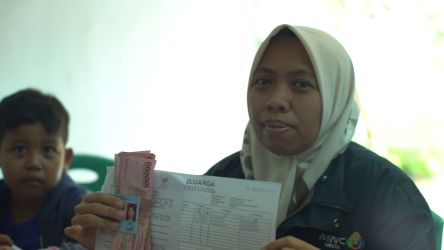 Penerima bansos dari Kantor Pos tahap 4. (Ist)