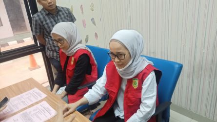 Kejari Kota Tangsel berencana akan lakukan ajukan banding terkait putusan PN Tangerang terhadap terdakwa Rihana dan Rihani, dalam kasus penipuan Preorder Iphone.(Dra)