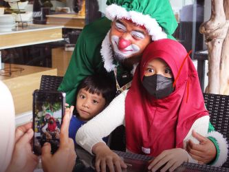 Santa Claus Hadir di Hotel Grand Zuri BSD. (Dok. Hotel Grand Zuri BSD)