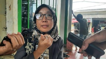 Anggota KPU Kota Tangsel, Widya Victoria saat diwawancarai, Rabu (17/1).(dra)