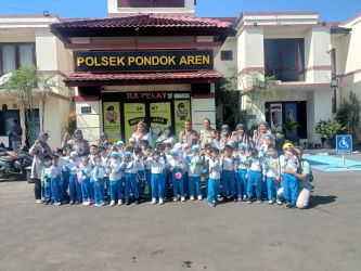 Polsek PONDOK Aren menerima Kunjungan dari dari Taman Kanak-Kanak Mutiara Bunda, Jumat (26/1).(dra)