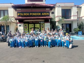 Polsek PONDOK Aren menerima Kunjungan dari dari Taman Kanak-Kanak Mutiara Bunda, Jumat (26/1).(dra)