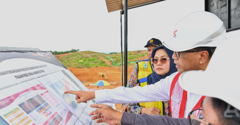 Menhub Budi Karya saat meninjau pembangunan Bandara di IKN. Foto : Ist