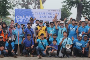 Aksi peduli kebersihan yang dilakukan JAI Banten 2 di Situ Cipondoh, Kota Tangerang.(ist).