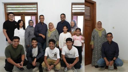 Capres Anies Baswedan dan keluarga di Yogyakarta. Foto : Ist