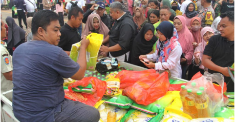 Suasana pasar murah di Pamulang. Foto : Farhan
