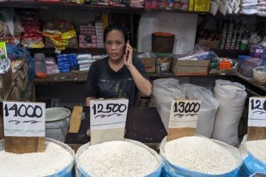 Pedagang beras di Pasar Tradisional. Foto : Ist