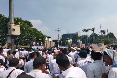 Foto : Demo Apdesi di Gedung DPR di Jakarta. Foto : Ist