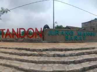 Tandon Jurang Mangu Barat tak hanya berfungsi sebagai daerah resapan air, tapi juga tempat wisata.(mg2)