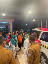 Tim medis dari Kota Tangsel terjun langsung ke tempat para korban Tol Cipaku dirawat di Cirebon.(Dra)