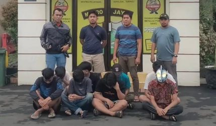 Polsek Pondok Aren mengamankan sejumlah remaja tang terlibat perang sarung. Dan meresahkan warga.(dra)