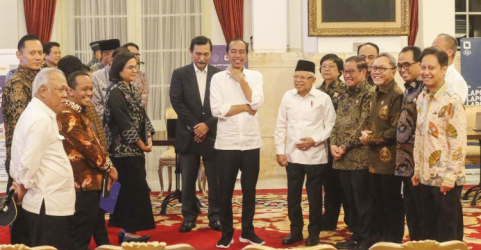 Presiden Jokowi dan para Menteri saat menyampaikan LHKPN 2023 di Istana. Foto : Ist