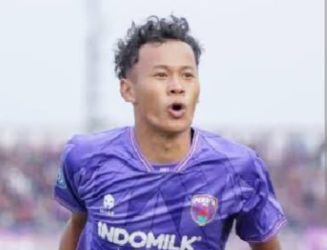 Esal Sahrul berselebrasi ketika mencetak gol. (Ist)