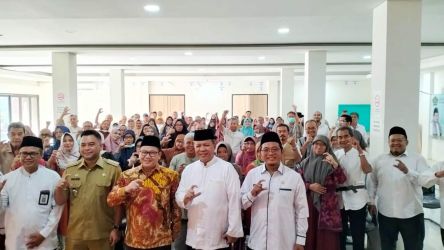 MANASIK. Para calon jamaah haji mengikuti bimbingan manasik haji yang dimulai pada Selasa (23/4).(Dra)