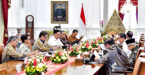 Presiden Jokowi rapat terbatas bahas perang Iran-Israel bersama para Menteri. Foto : Ist