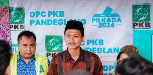 Bakal calon bupati, Iing Andri Supriadi menyampaikan keterangan pers, di Kantor DPC PKB Pandeglang, Selasa (30/4/2024).(ISTIMEWA)