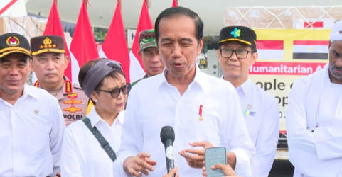 Presiden Jokowi pada pelepasan bantuan untuk Palestina di Halim Perdanakusuma. Foto : Setpres