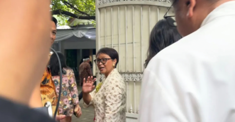 Menlu Retno Marsudi saat open house di kediaman Megawati. Foto : Ist