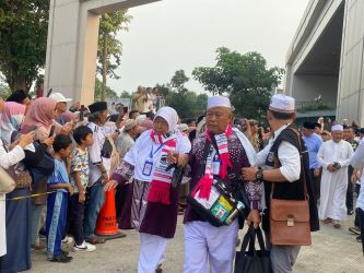 Pelapasan Jamaah Haji asal Tangsel untuk kloter kedua, Selasa (21/5).(dra)