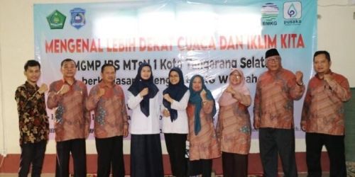 MTsN 1 Tangsel gandeng BMKG untuk memberikan pelatihan cuaca terhadap para siswa.(dra)