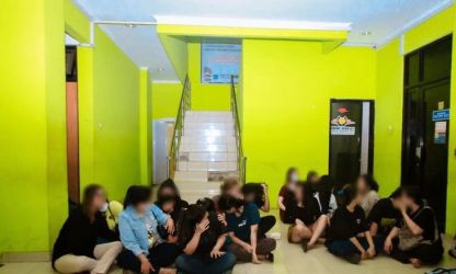 Satpol PP Kota Tangsel gerebek kos-Kosan yang tertangkap melakukan Praktek prostitusi online.(dra)