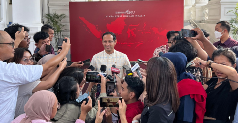 Mendikbudristek Nadiem Makarim saat menggelar konferensi pers di Istana. Foto : Ist