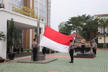 Polres Tangsel menggelar kegiatan upaca hari Kebangkitan Nasioal, Senin (20/5).(dra)