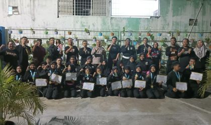 Para pesilat PSHT yang berprestasi foto bersama usai tampil.(ist).