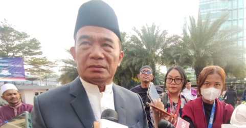 Menteri PMK Muhadjir Effendy memberikan keterangan pers. Foto : Ist