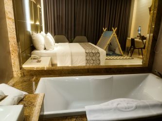 Fun Family Staycation fee tenda anak. (tangselpos.id/lim)