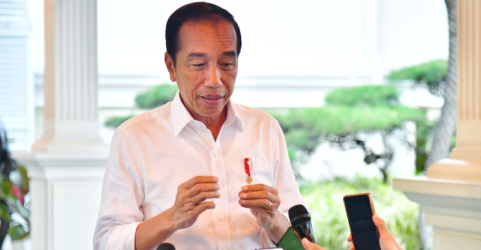 Presiden Jokowi saat konferensi pers terkait judi online. Foto : Ist