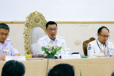 Sekretaris Daerah Kota Tangsel, Bambang Noertjahjo, saat menghadiri Rapat Koordinasi Tim Pengendalian Inflasi Daerah (TPID) Triwulan II Tahun 2024, di Marilyn Hotel, Serpong Utara, Rabu (12/6) kemarin. (Dok. Humas Pemkot Tangsel)
