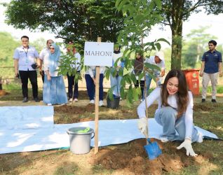 Kantah Kota Tangsel menggelar kegiatan tanam pohon, sebagai bentuk komitmen jaga lingkungan.(dra)