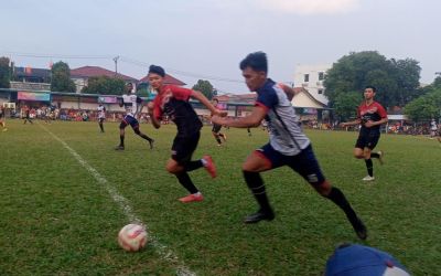 Mantan pemain Timnas U-19, Sutan Zico (putih biru) masih jadi andalan Indata FC.(ist).