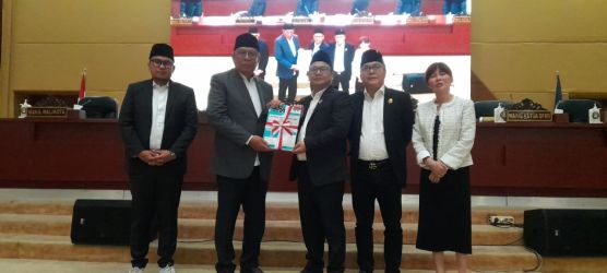 DPRD bersama Pemkot Tangsel menyetujui bersama Raperda pertanggungjawaban Pelaksanaan APBD 2023 menjadi Perda.(dra)