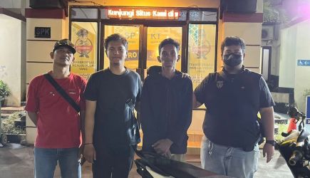 Polisi mengamankan pelaku begal payudara di wilayah kelurahan Parigi Kecamatan Pondok Aren.(dra)