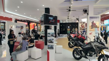 Booth Honda di PRJ didesain menarik.(ist).