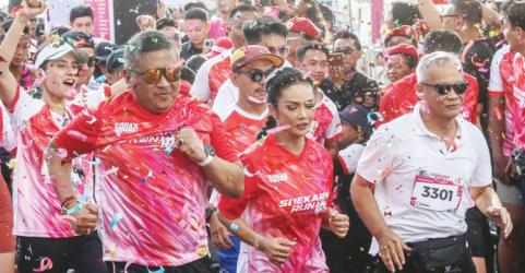 Sekjen PDIP Hasto Kristiyanto saat mengikuti kegiatan olahraga di Stadion GBK pada Minggu 30/6. Foto : Ist