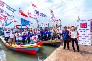 Nippon Paint donasikan 1.150 liter cat untuk nelayan Kampung Cikubang. (Ist)