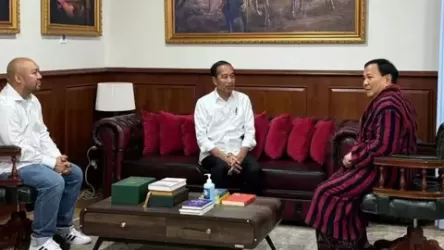 Presiden Jokowi saat menjenguk Prabowo di RSPPN. Foto : Ist