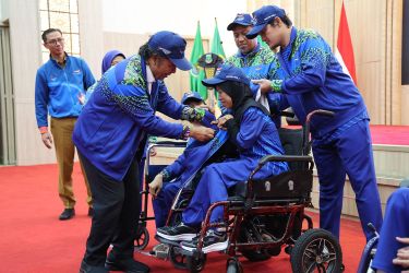 Penjabat Gubernur Banten melepas Kontingen National Paralympic Committee pada Pekan Paralympic Nasional (Peparnas) XVII Solo 2024 di Pendopo Gubernur Banten, KP3B Curug, Kota Serang, Senin (30/9).(yul)