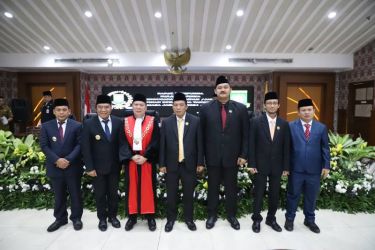 Empat pimpinan Dewan Perwakilan Rakyat Daerah (DPRD) Kota Tangerang Periode 2024-2029 berfoto bersama usai resmi dilantik.(mg.2)
