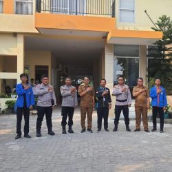 ersonel Satuan Bimbingan Masyarakat (Sat Binmas) Polres Tangsell mengunjungi SMP-SMK IPTEK yang beralamat di Kelurahan Muncul, Kecamatan Setu, Kamis (5/9).(dra)