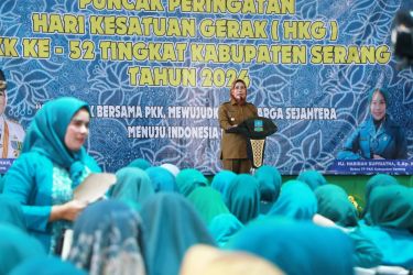 Bupati Serang Ratu Tatu Chasanah menghadiri Puncak Peringatan Hari Kesatuan Gerak PKK ke-52 tingkat Kabupaten Serang Tahun 2024 di Lapangan Tenis Indoor pada Selasa (29/11).