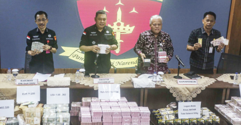 Hasil sitaan dari penggledaan dari rumsh ex pejabat MA Sarof Ricar. Foto : Ist